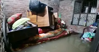 অতিরিক্ত বৃষ্টিতে বিপর্যস্ত চাঁপাইনবাবগঞ্জের পৌরবাসী